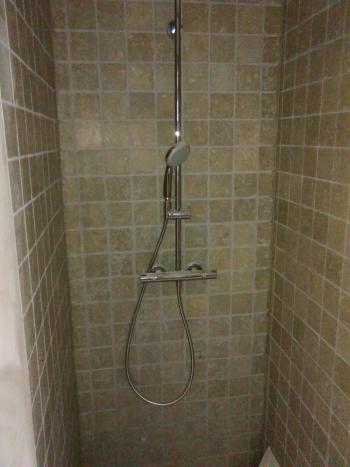 Douche in badkamer - tegel 10x10